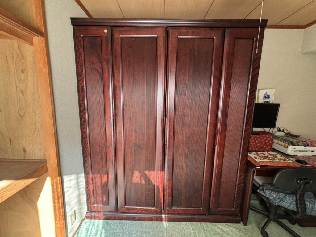 （中央区 A様）エレベーターなし4階から大型家具を不用品回収した事例