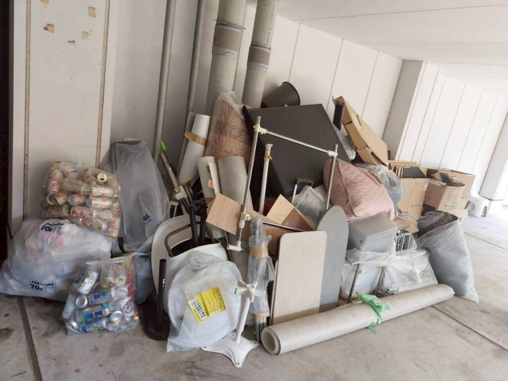 （新宿区 A様）マンション売却前の家財一式を不用品回収した事例