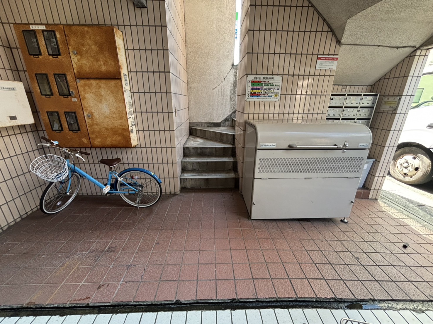 （中央区 N様）エレベーターなし3階の家具を不用品回収した事例 after