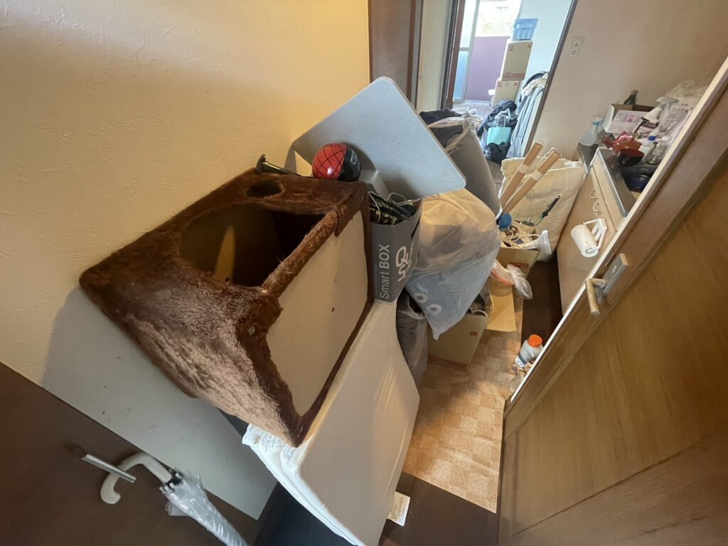 （港区 O様）引越し業者が断った大型家具を即日不用品回収した事例